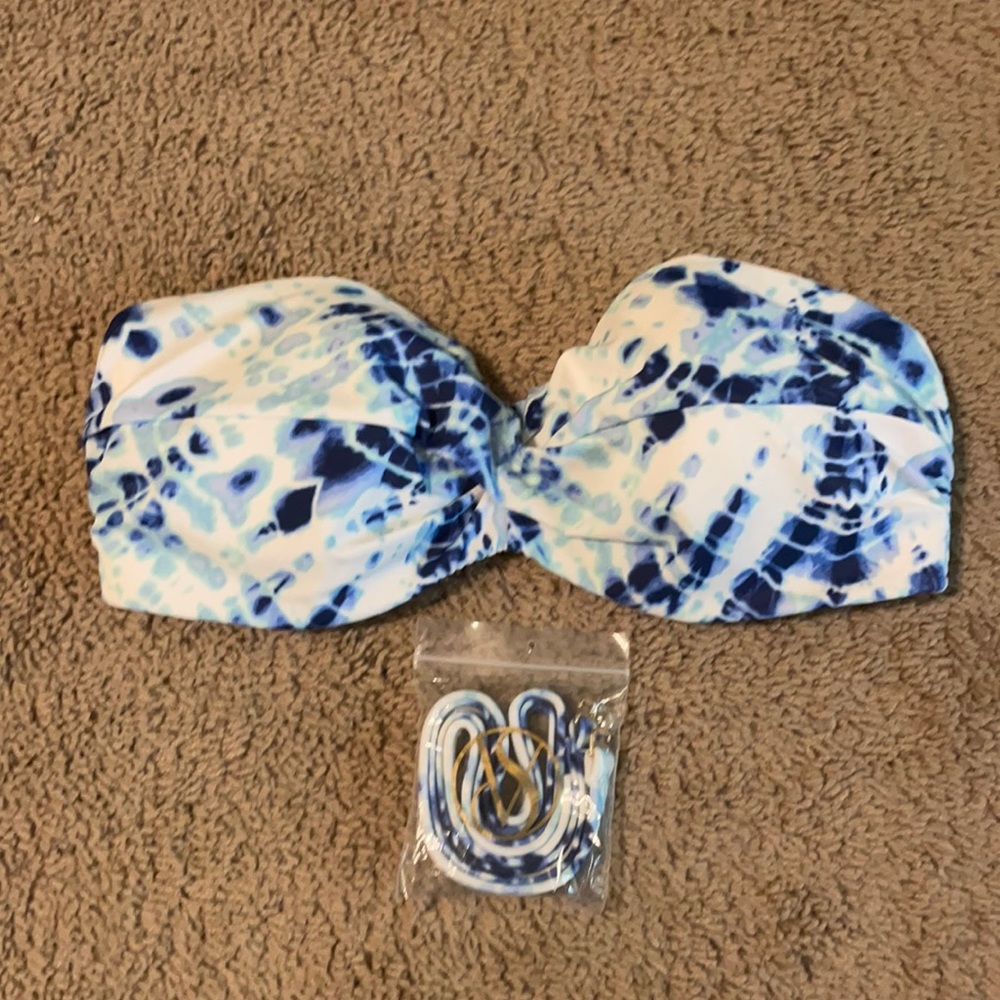 Victoria’s Secret 32DD swim top. Like new, strap included